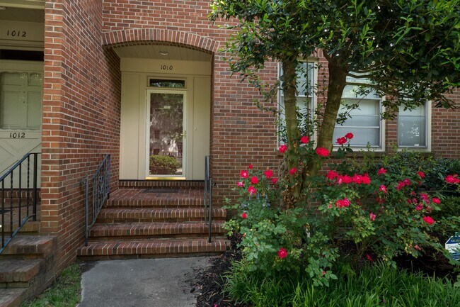 Photo - 1010 Colonial Ave