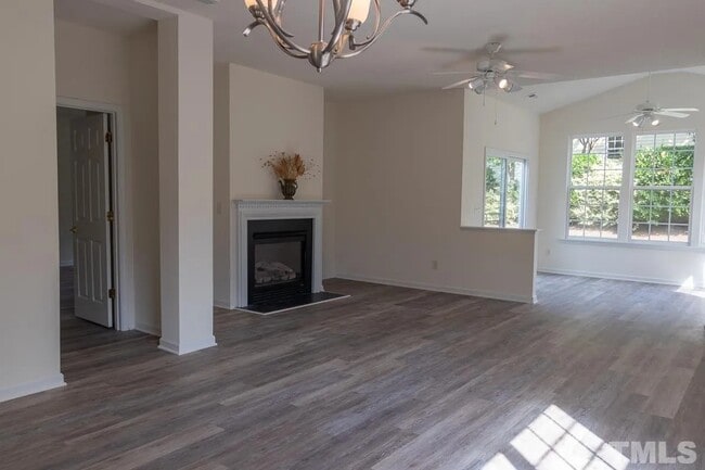 201 Indian Elm Ln
