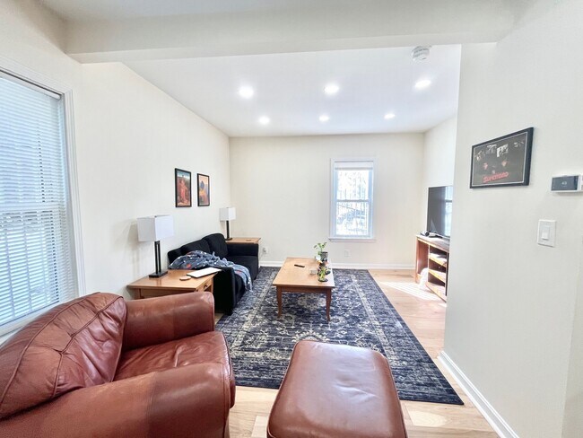 Photo - 162 Centre St Unit 1