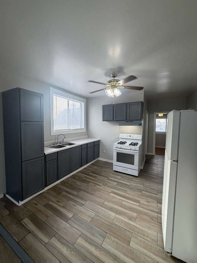 Building Photo - 3910 Deodar St Unit 2nd floor