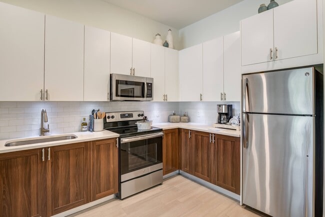 1BR, 1BA - 761SF