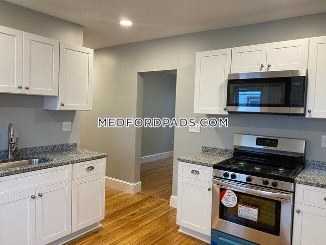Building Photo - 74 Frederick Ave Unit 2
