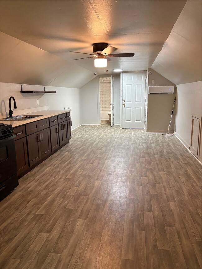 Photo - 118 N Hagerman St