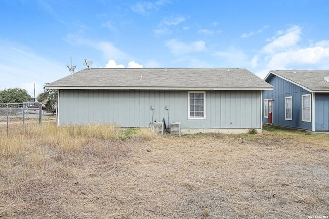 820 W Olmos Dr