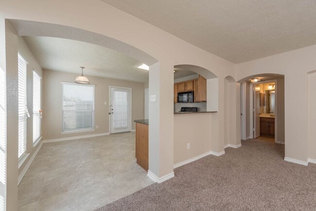 Photo - Spacious 4 Bed, 3 Bath Minutes from Campus!