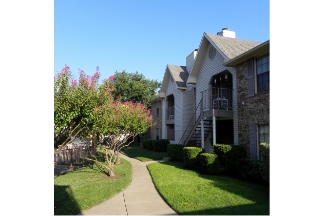 Building Photo - Hebron Oaks Rental