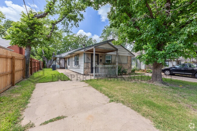 Building Photo - 1753 N Woodrow Ct Rental