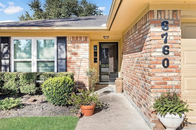 Photo - 6760 Gladys Ave