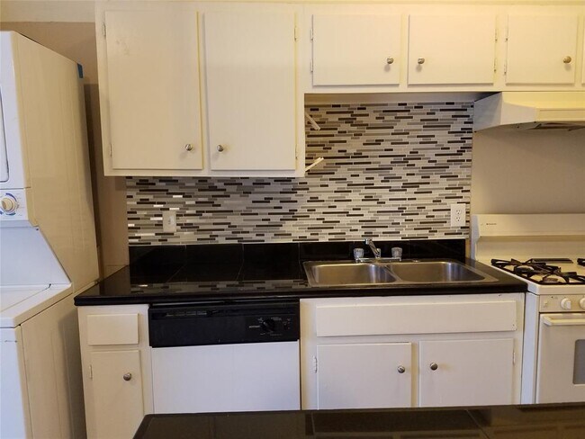 Photo - 606 W 51st St Unit 104