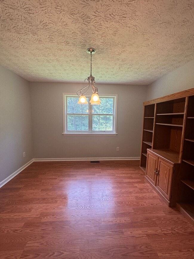 Photo - Beautiful 3BR Home for Rent in Toccoa, GA with Fenced Yard & 2-Car Garage