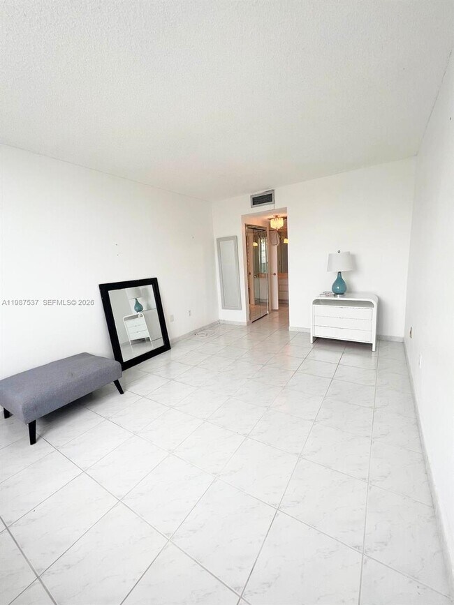 Photo - 300 Bayview Dr Unit 915