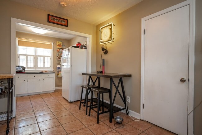 Photo - 935 Baxter St