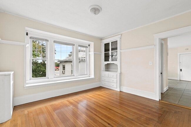 Photo - 723-725 Fellsway Unit 2