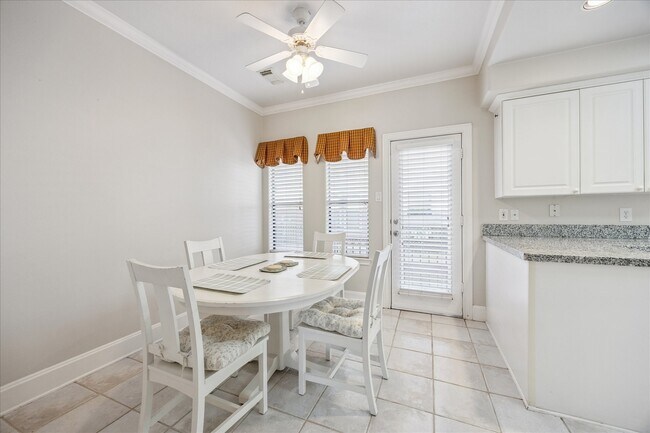 Photo - 2422 Dorrington St