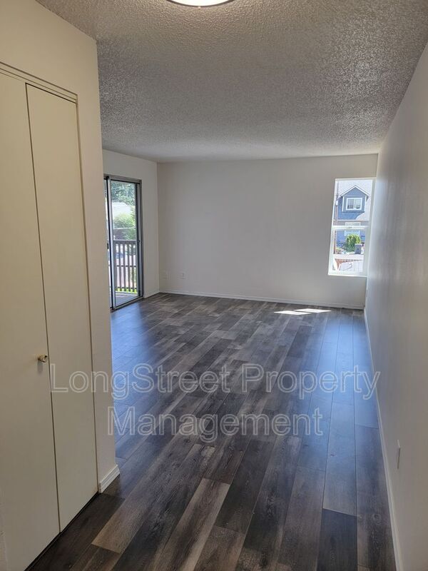 Photo - 627 3rd St SE