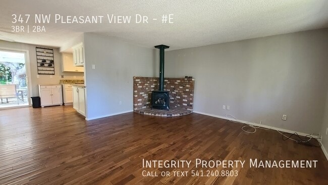 Photo - 347 NW Pleasant View Dr