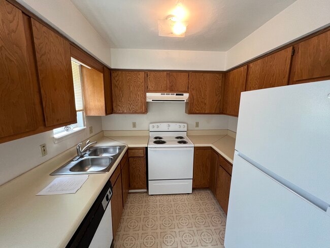 Photo - 5661 Hollins Rd NE