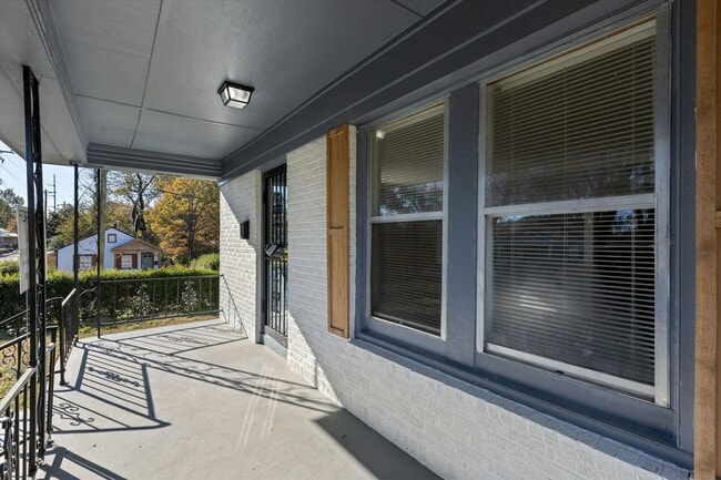 Building Photo - 425 Carpenter St