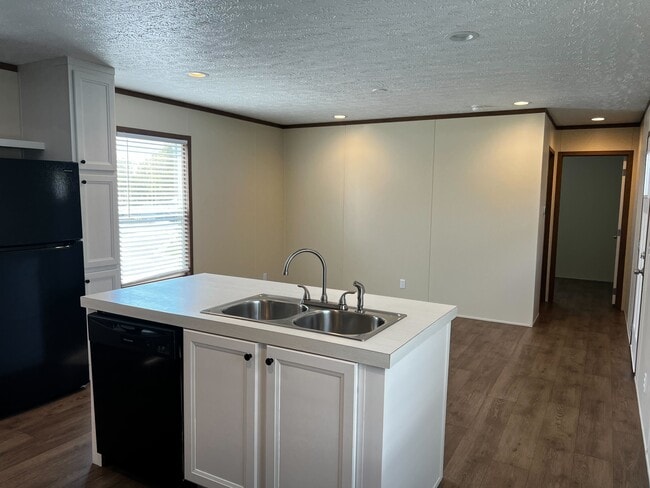 Photo - 709 N Collins Fwy