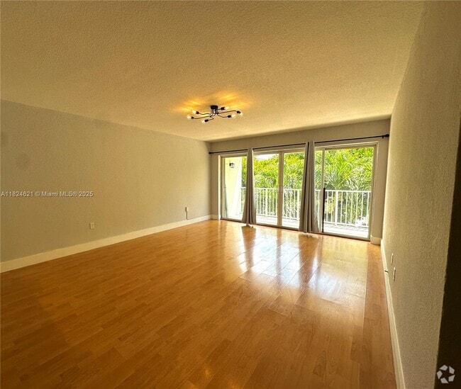 Building Photo - 7701 N Kendall Dr Unit 327B Rental