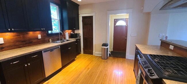 Photo - Charming 3 Bedroom