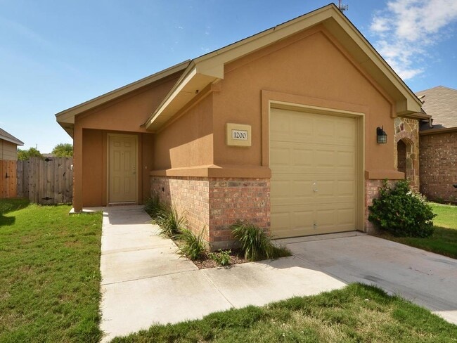 Photo - 1200 Brendon Lee Lane