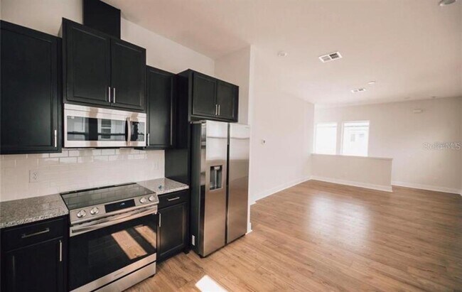 Photo - 6824 Bridgman St