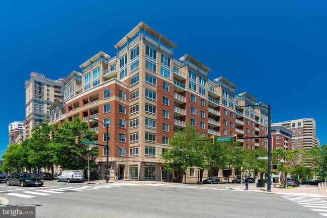 Building Photo - 820 N Pollard St Unit 511