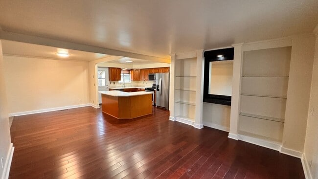 Building Photo - 3 Bedroom Rambler with Mother-In-Law Suite