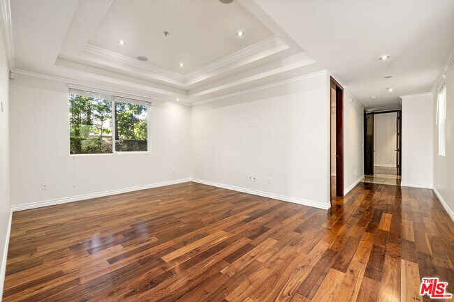 632 Kings Rd Unit 101