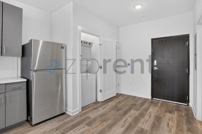 Building Photo - Unit 403