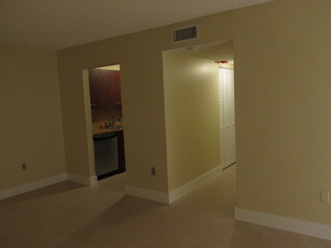 Photo - 7427 SW 152nd Ave Unidad 0