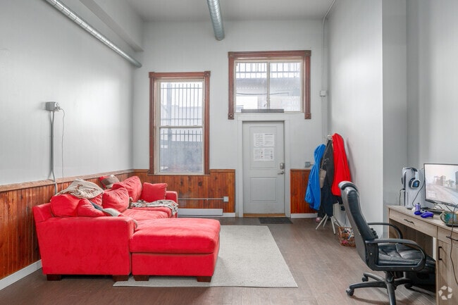 2BR, 1BA - 780SF - Living Room