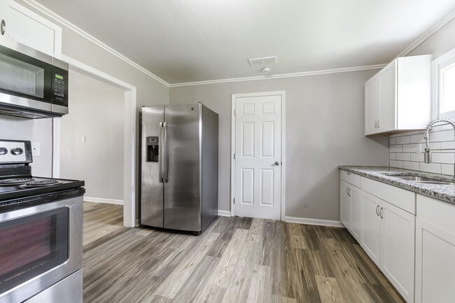 Building Photo - 1635 Elaine Rd Rental
