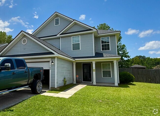 Building Photo - 4 Bedroom 2.5 Bath House in Quail Hill Goo...
