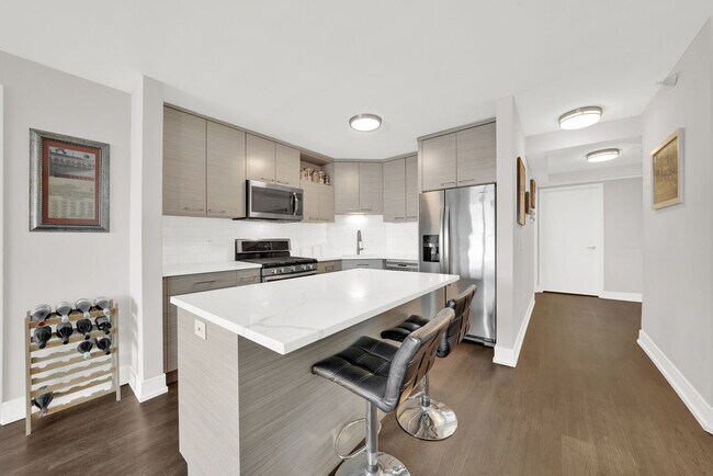 Photo - 545 N Dearborn St