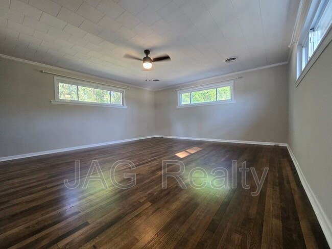 Photo - 328 W Liberty St