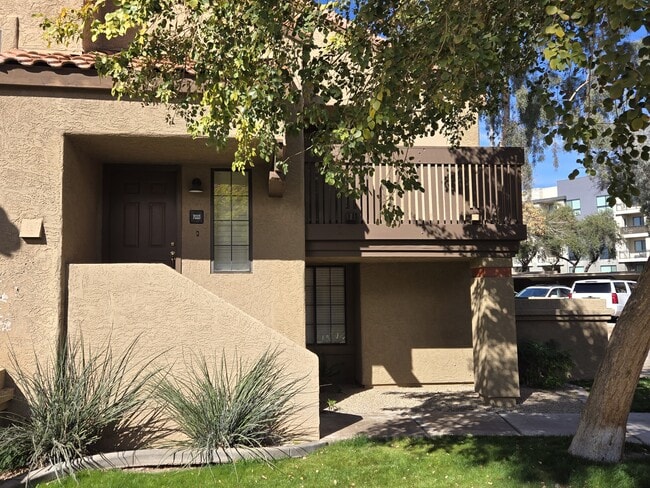 Photo - 925 N College Ave