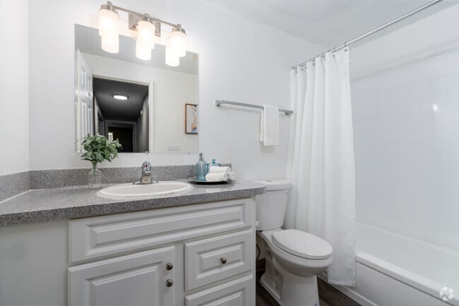 3BR, 1.5BA - 1200SF