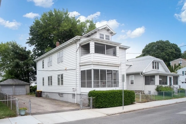 Building Photo - 100 Weetamoe St