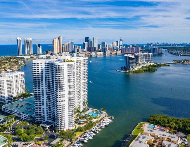 Building Photo - 3530 Mystic Pointe Dr Unit 1513 Rental