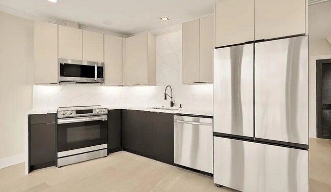 Photo - 2305 Nicholson St SE