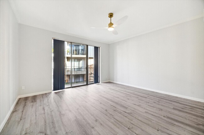 Photo - 2475 Underwood St Unidad 285