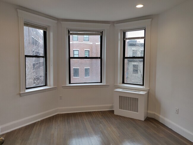 Photo - 19 Peterborough St