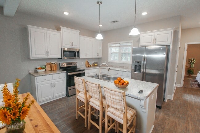 Photo - 605 Sugar Maple Dr