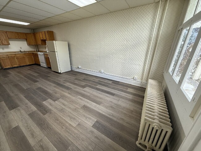Photo - 121 N High St