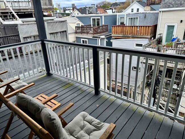 Building Photo - 252 Bowen St Unit 252 Bowen St. #3