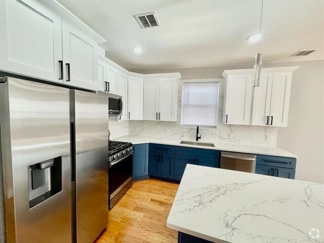 Building Photo - 78 Armstrong Ave Unit 2 Rental
