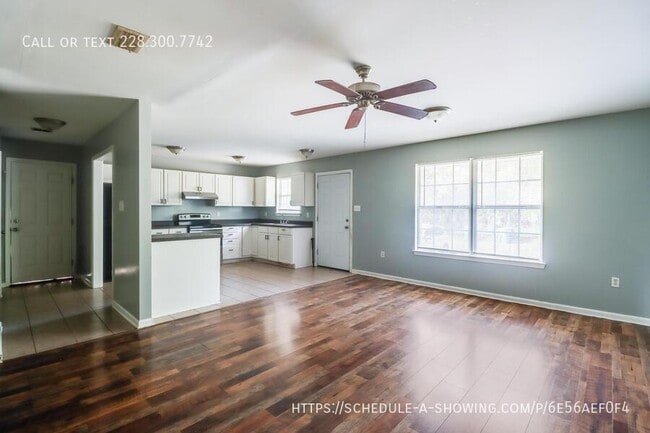 Photo - 124 30th 1/2 St-B Unit B