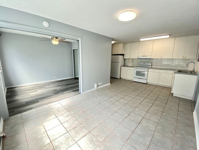Photo - 2nd floor walk-up Makiki 1-bedroom, 1-bathroom, Near Punahou, UH Manoa, Kapiolani Hospital Unit 210